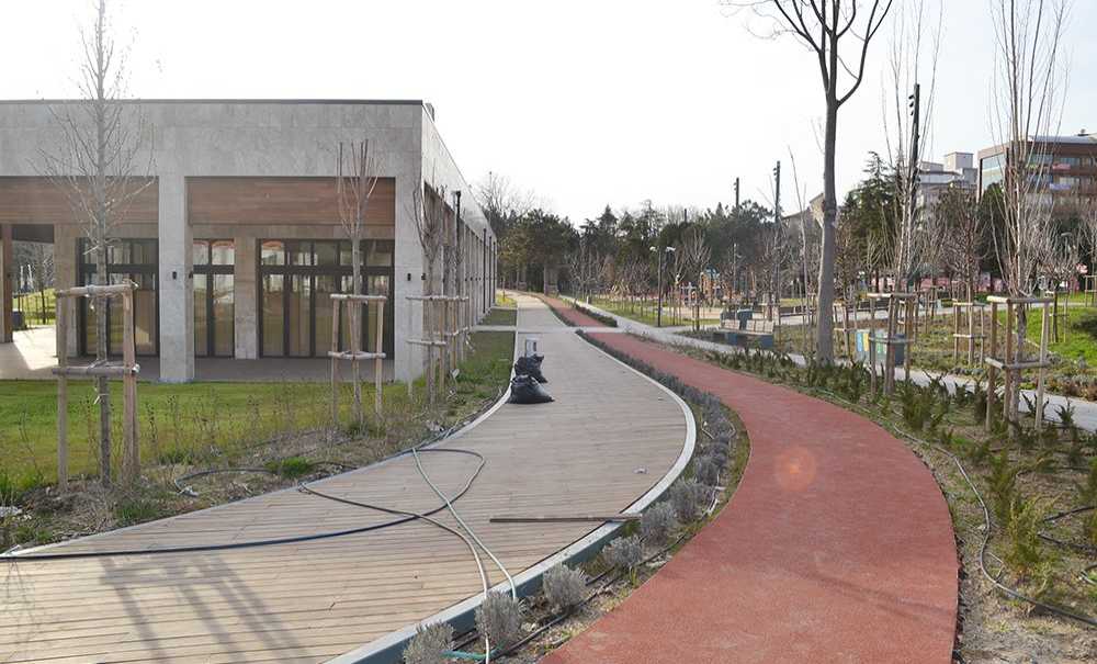 Açılışı Yapılmadan, Kırılıp Dökülüyor!