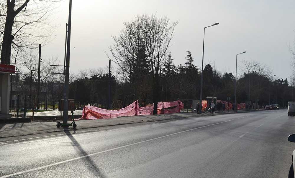 Açılışı Yapılmadan, Kırılıp Dökülüyor!