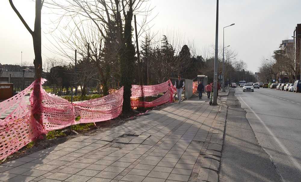 Açılışı Yapılmadan, Kırılıp Dökülüyor!