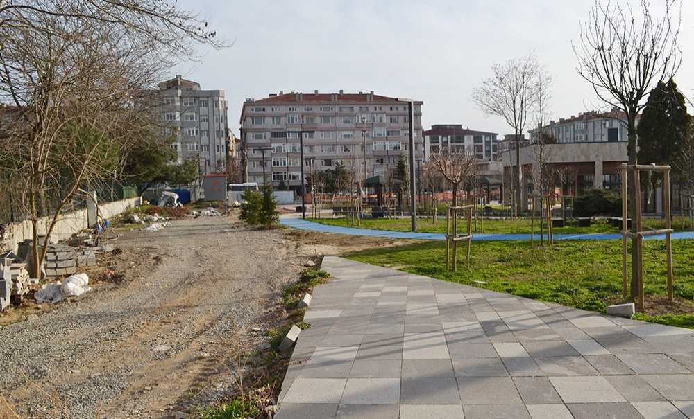 Açılışı Yapılmadan, Kırılıp Dökülüyor!