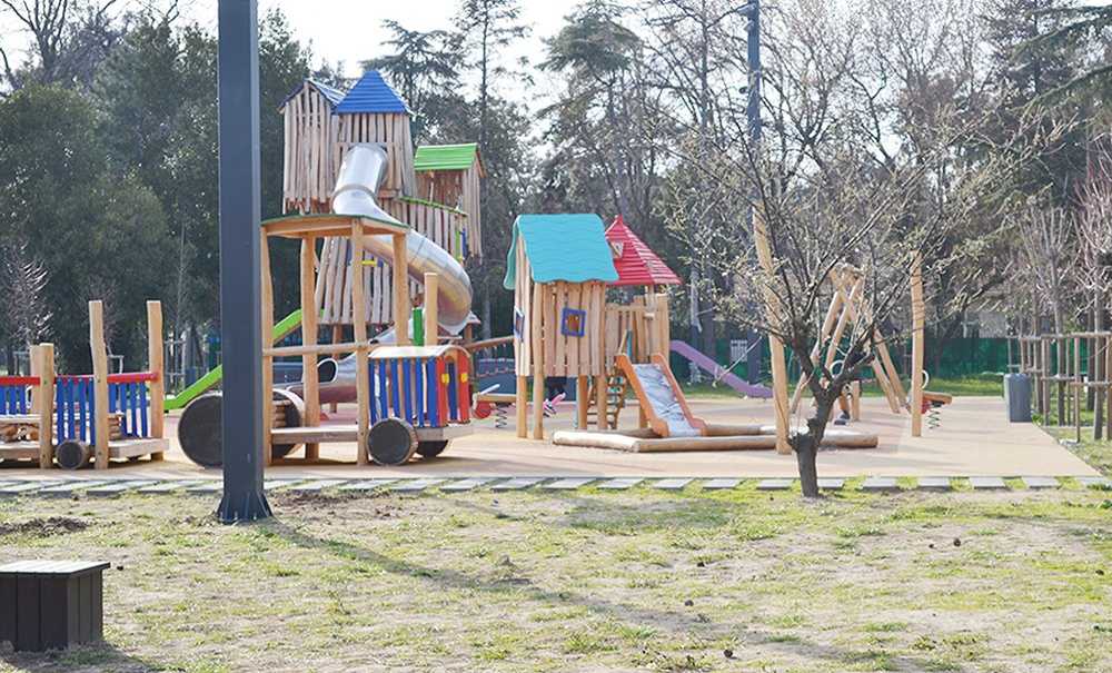 Açılışı Yapılmadan, Kırılıp Dökülüyor!