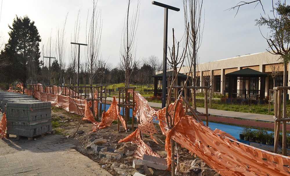 Açılışı Yapılmadan, Kırılıp Dökülüyor!