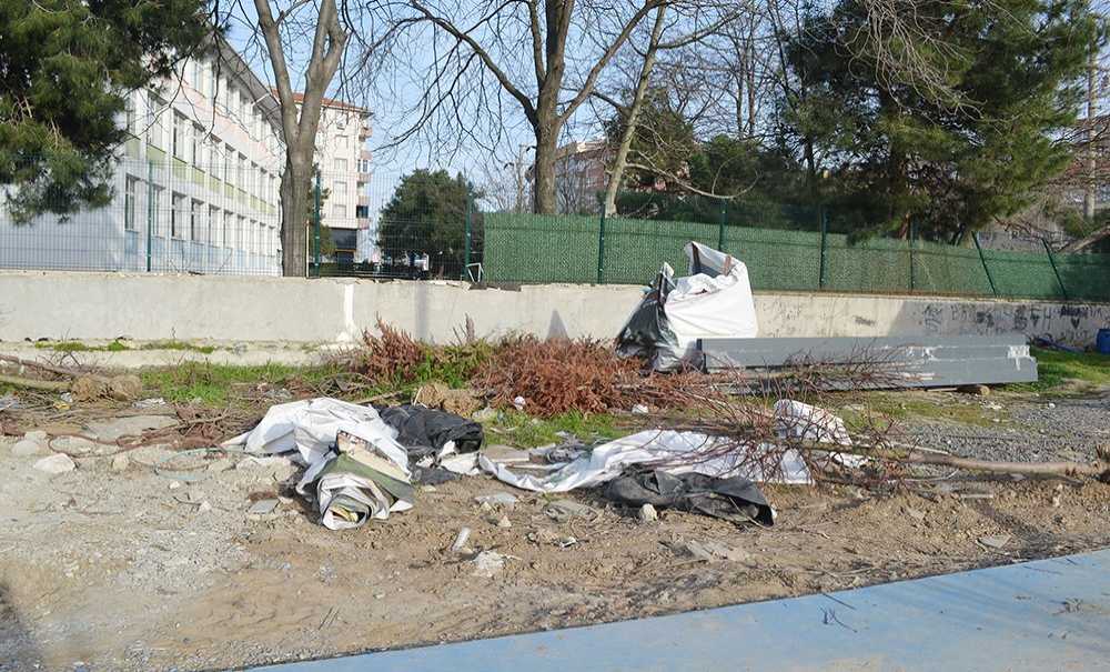 Açılışı Yapılmadan, Kırılıp Dökülüyor!