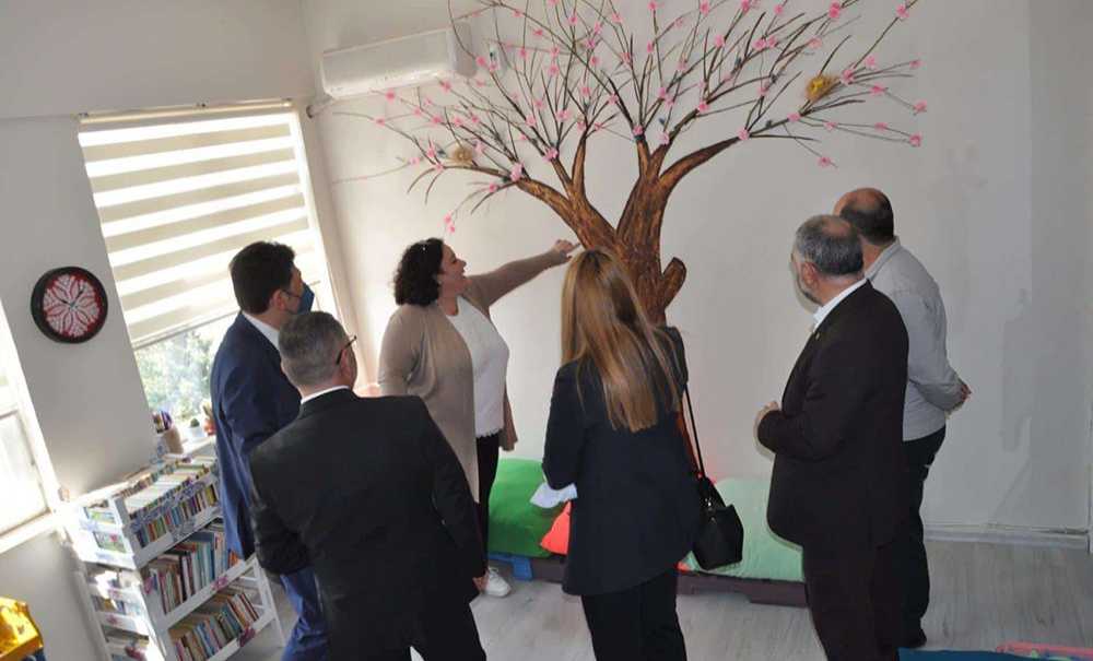 Atık Malzemelerden Kütüphane Yapıldı