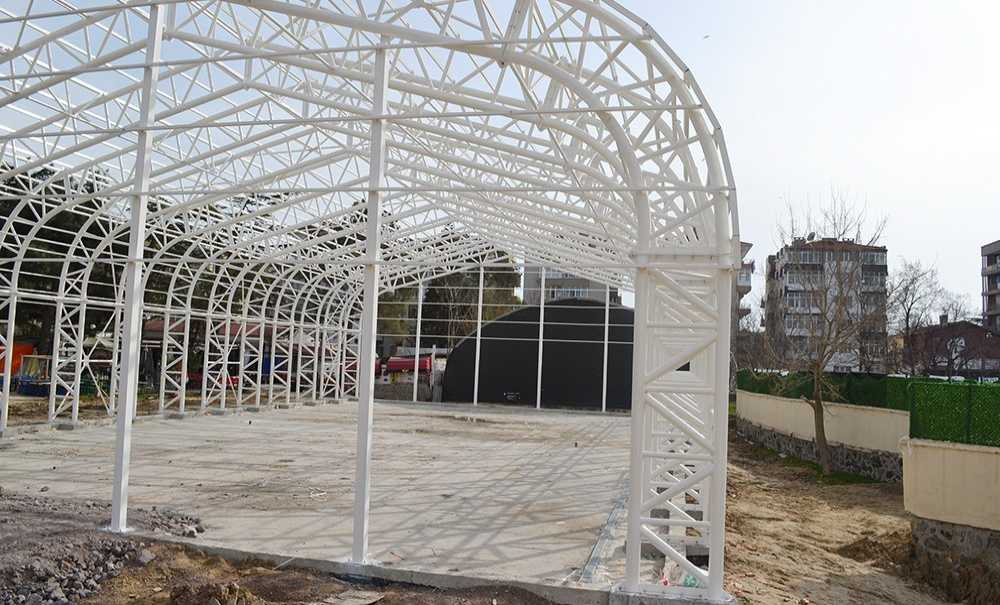 Tenis Kortu İnşaatı Devam Ediyor