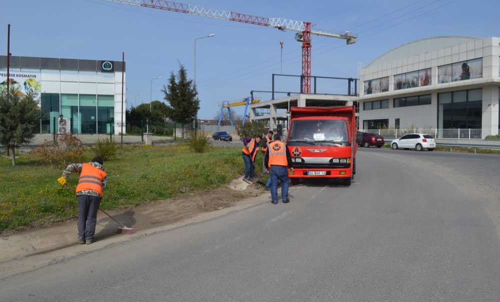 Karayolları Ekipleri Kanalları Temizledi