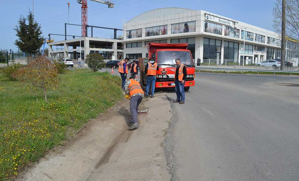 Karayolları Ekipleri Kanalları Temizledi