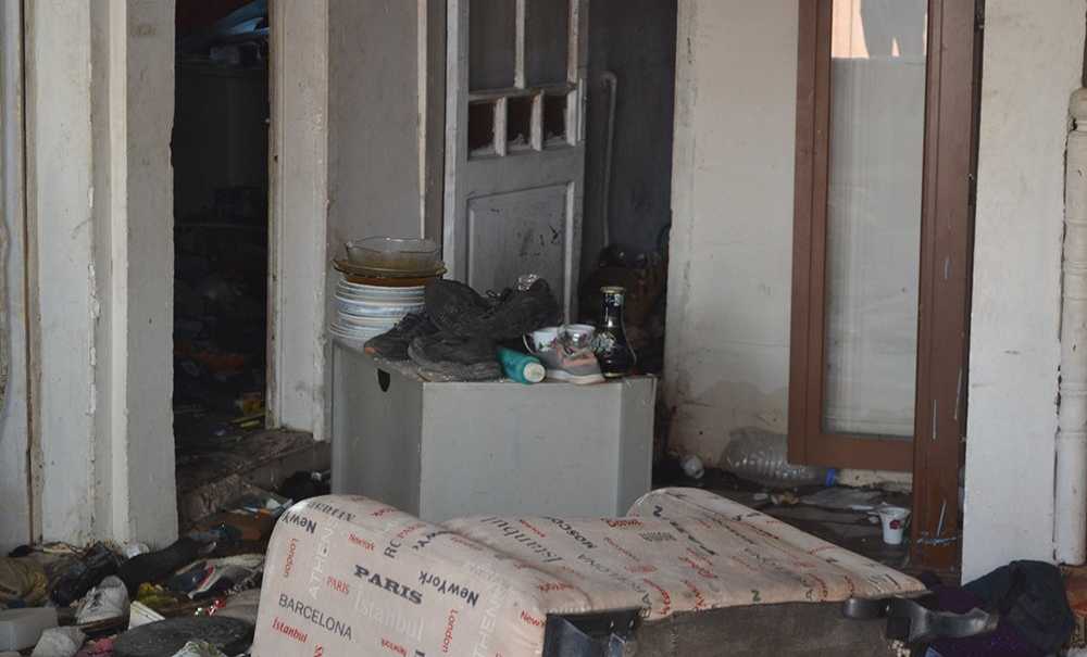 Metruk Binalar Mahalle Sakinlerini Korkutuyor