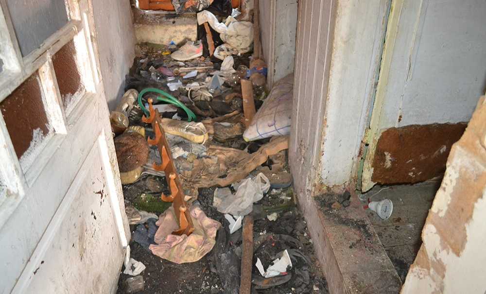 Metruk Binalar Mahalle Sakinlerini Korkutuyor