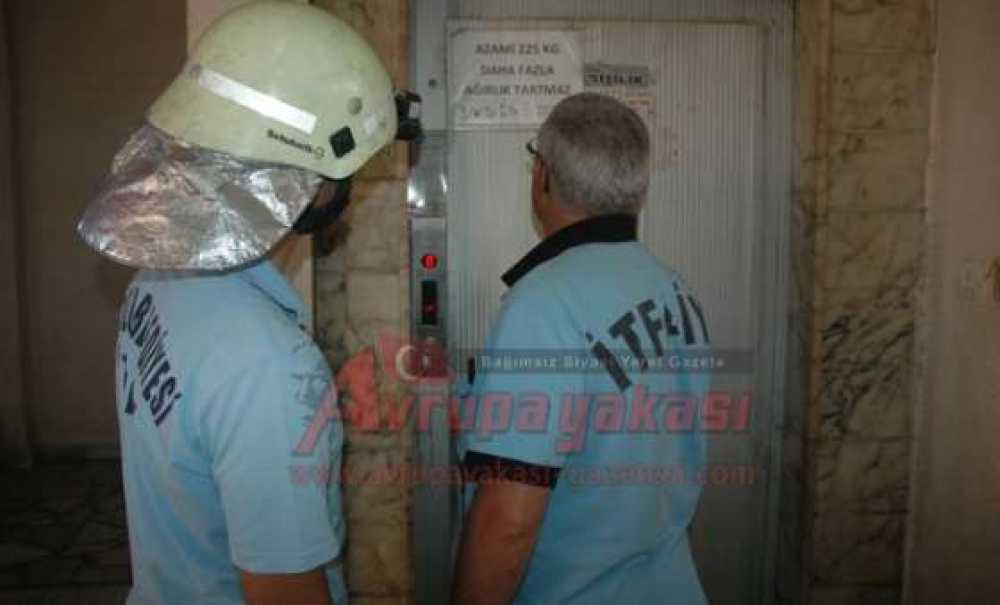 Asansörde Mahsur Kalan Kişileri İtfaiye Kurtardı