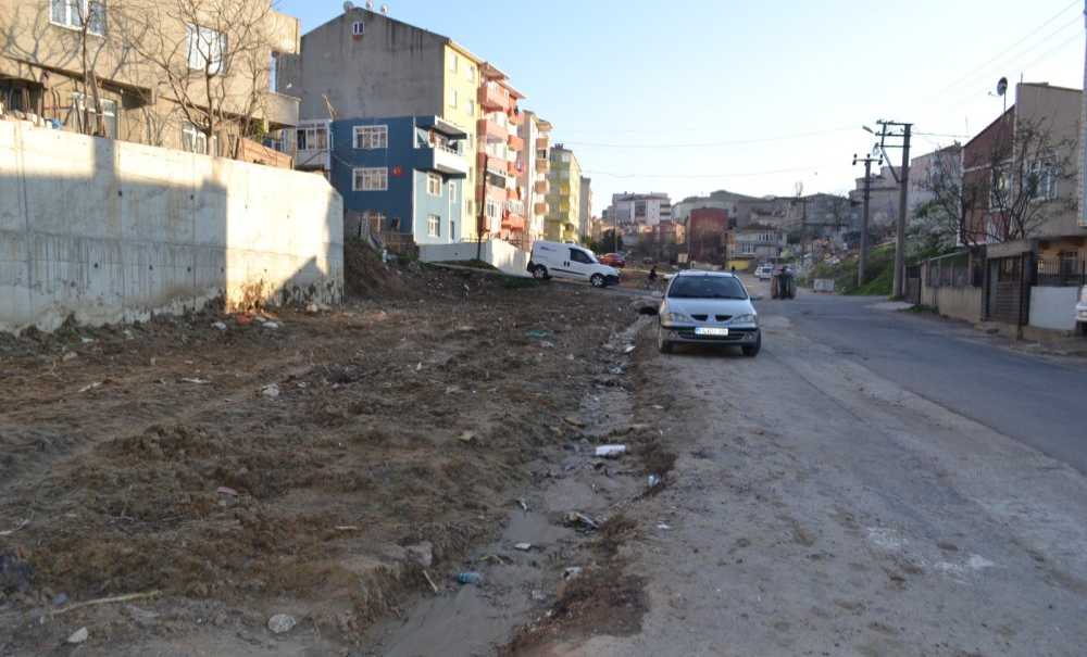 Atilla Caddesi Yarım Kaldı