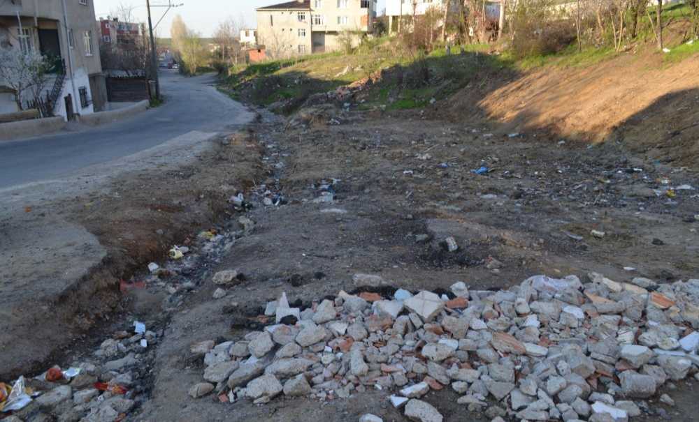 Atilla Caddesi Yarım Kaldı