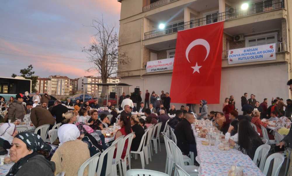 Kaymakam Sarılı Roman Vatandaşlarla Kucaklaştı