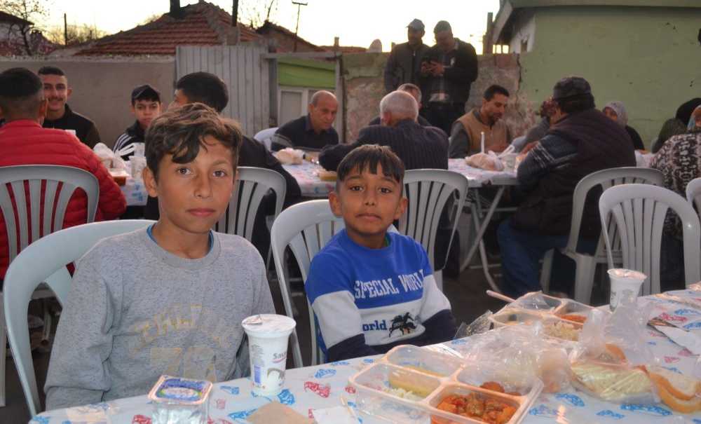 Kaymakam Sarılı Roman Vatandaşlarla Kucaklaştı