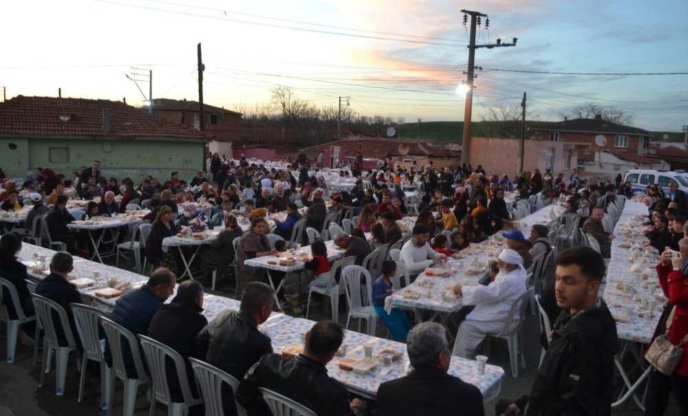 Kaymakam Sarılı Roman Vatandaşlarla Kucaklaştı