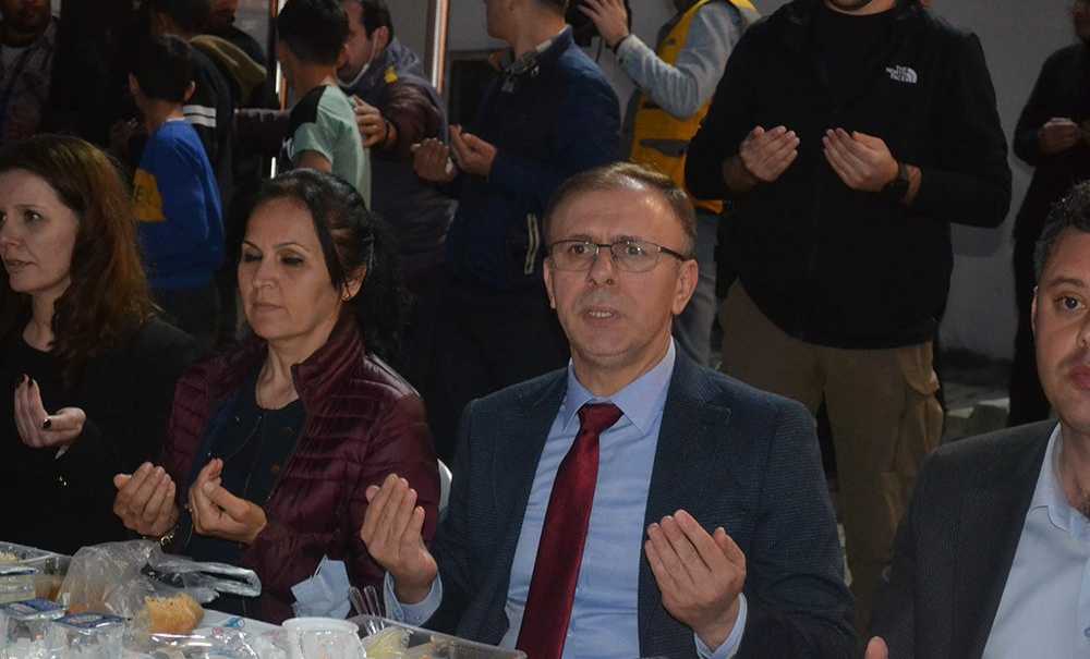 Kaymakam Sarılı Roman Vatandaşlarla Kucaklaştı