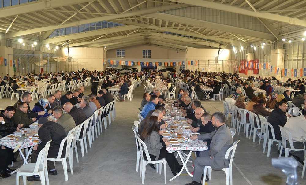 Ak Parti'den 1500 Kişilik İftar