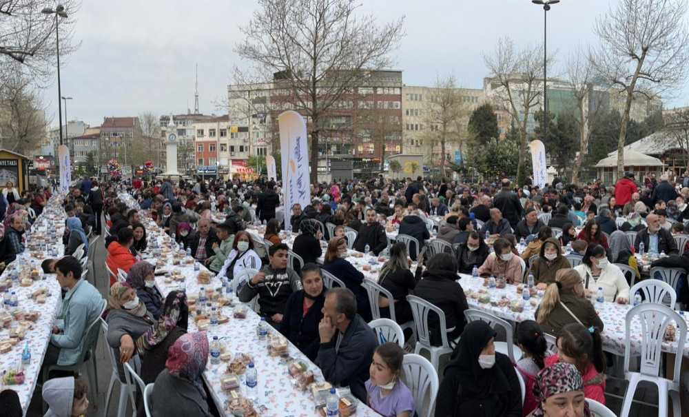 Çegi̇d'den Cumhuriyet Meydanı'nda 1500 Kişilik İftar