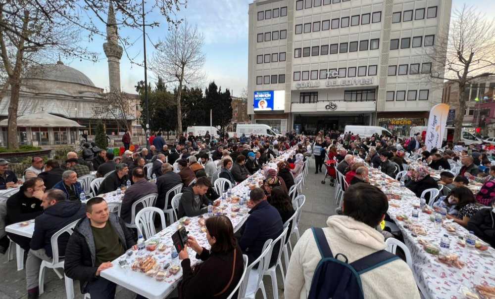 Çegi̇d'den Cumhuriyet Meydanı'nda 1500 Kişilik İftar