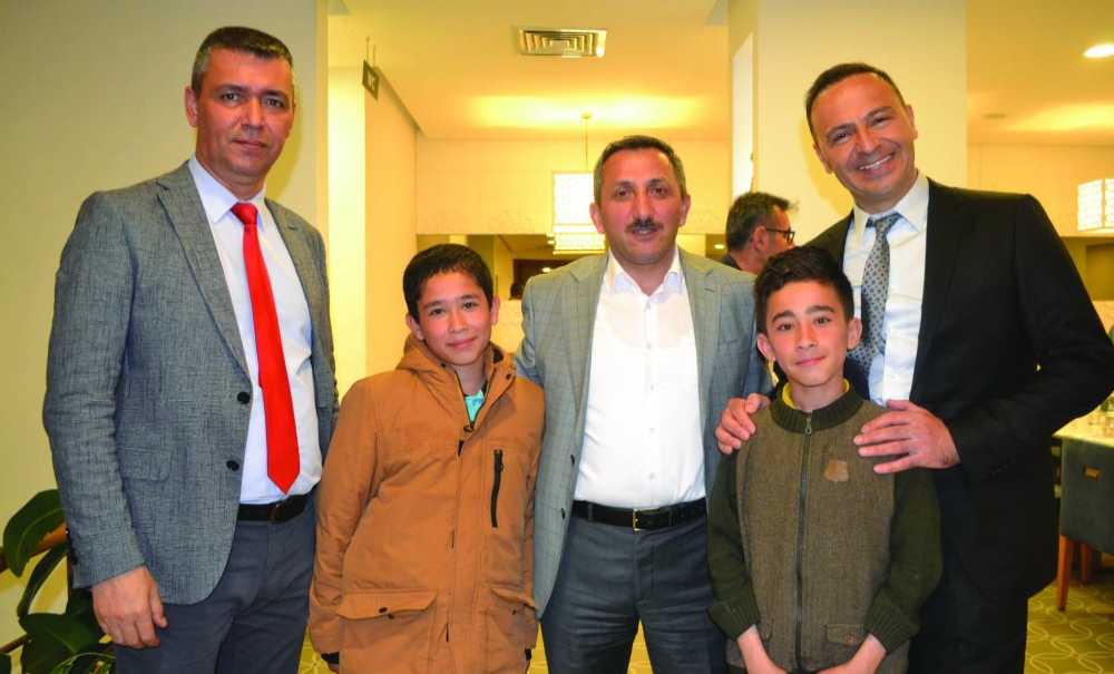 Kaymakam Sarılı Çocukların Yüzünü Güldürdü