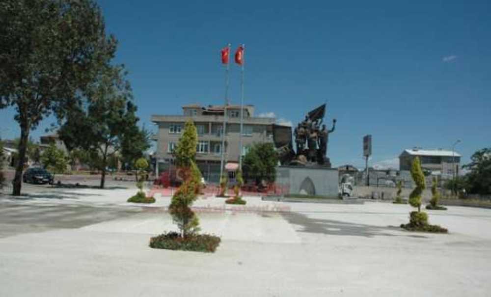 Yeni İlçenin Yeni Meydanı Düzenlendi