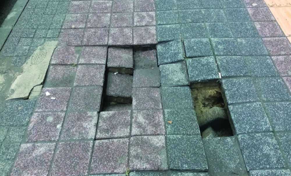 Çorlu'da Kaldırımlar Bir Bir Çöküyor!