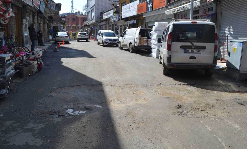 Saray Caddesi Delik Deşik