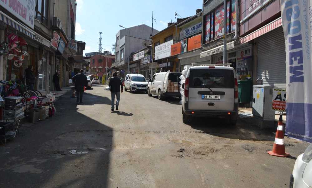 Saray Caddesi Delik Deşik