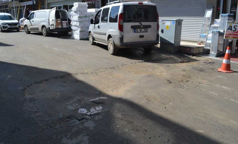 Saray Caddesi Delik Deşik