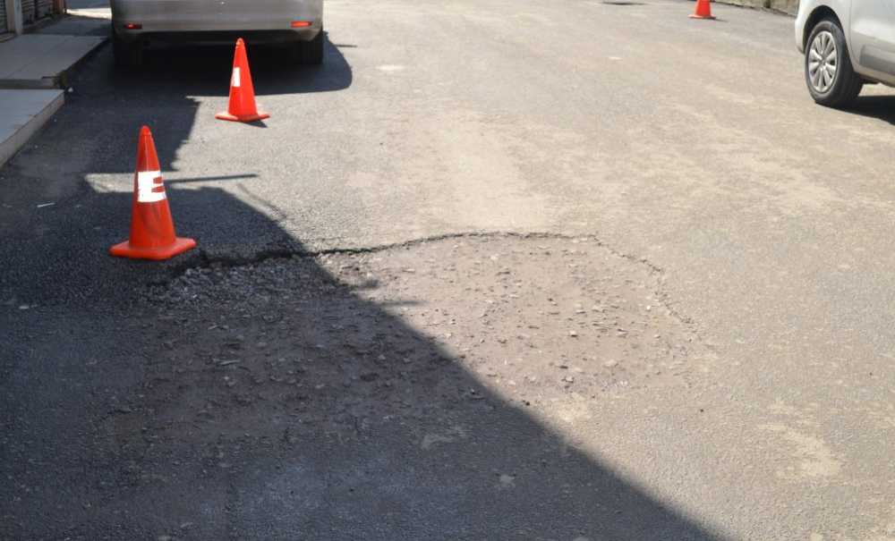 Saray Caddesi Delik Deşik