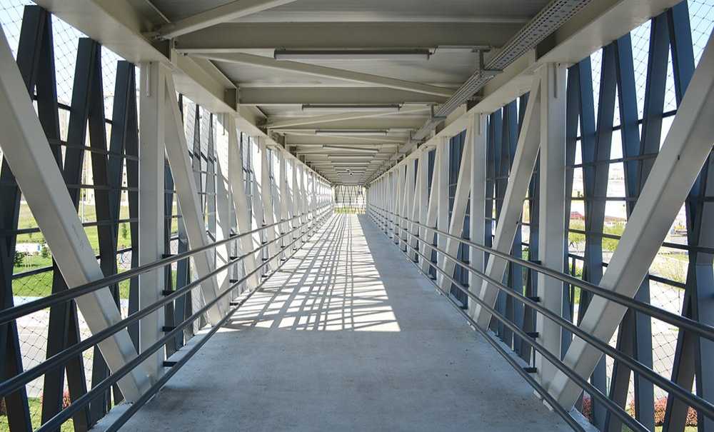 Öğrenciler Tahta Yerine Duvarlara Yazı Yazıyor!