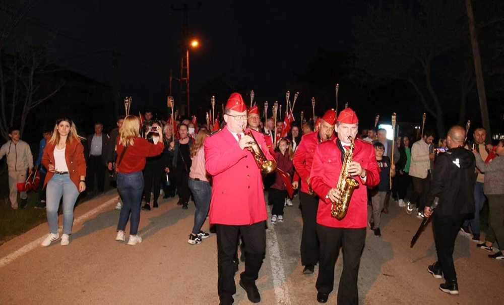 Ergene'de 23 Nisan Coşkusu Fener Alayı İle Taçlandı