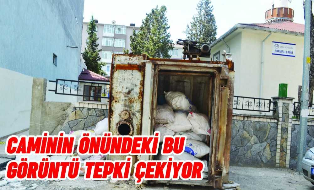 Caminin Önündeki Bu Görüntü Tepki Çekiyor