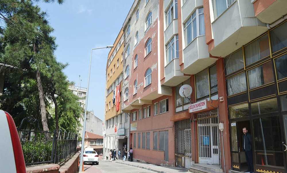 Okulun Yanındaki Bina Tehlike Saçıyor