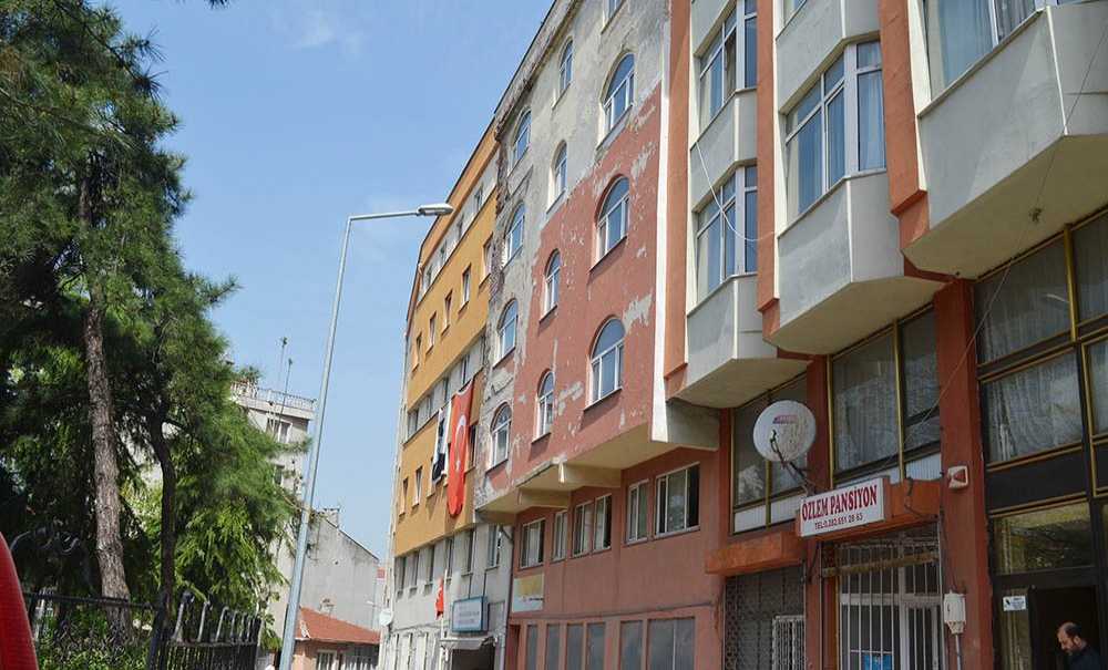 Okulun Yanındaki Bina Tehlike Saçıyor