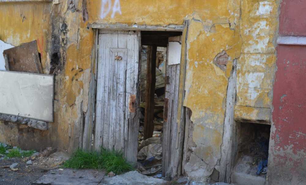 Aynı Sokaktaki İki Metruk Bina Da Yandı