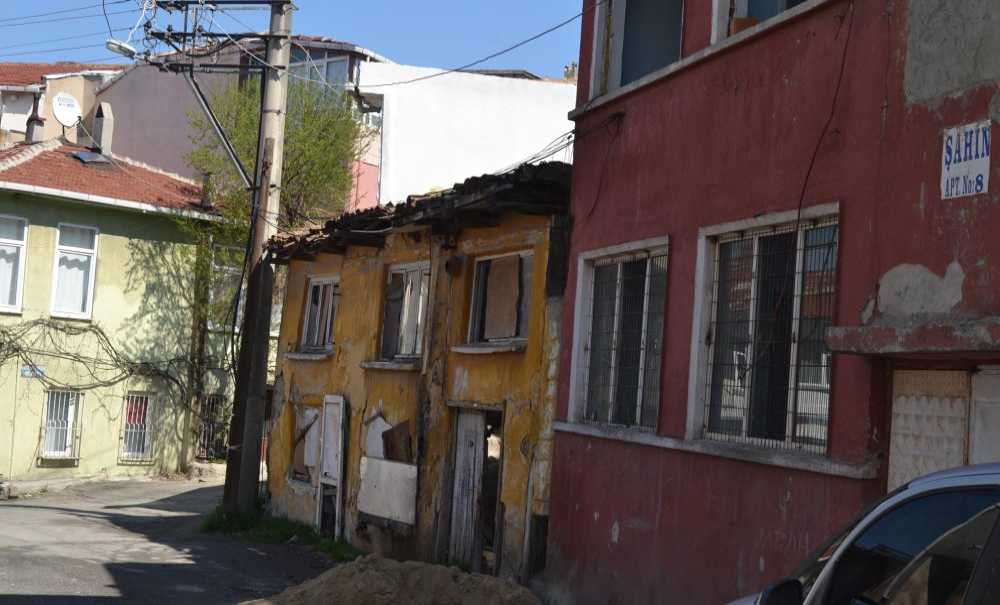 Aynı Sokaktaki İki Metruk Bina Da Yandı