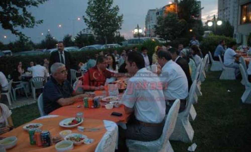 Sgk`dan İftar Yemeği