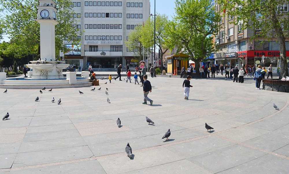 Güvercinler Cumhuriyet Meydanı'nın Simgesi Oldu