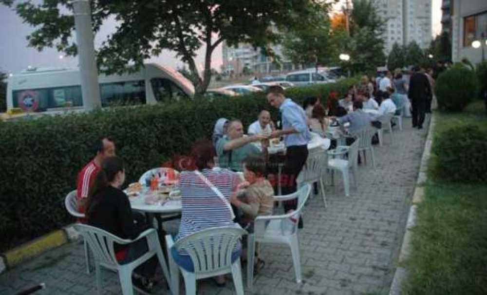 Sgk`dan İftar Yemeği