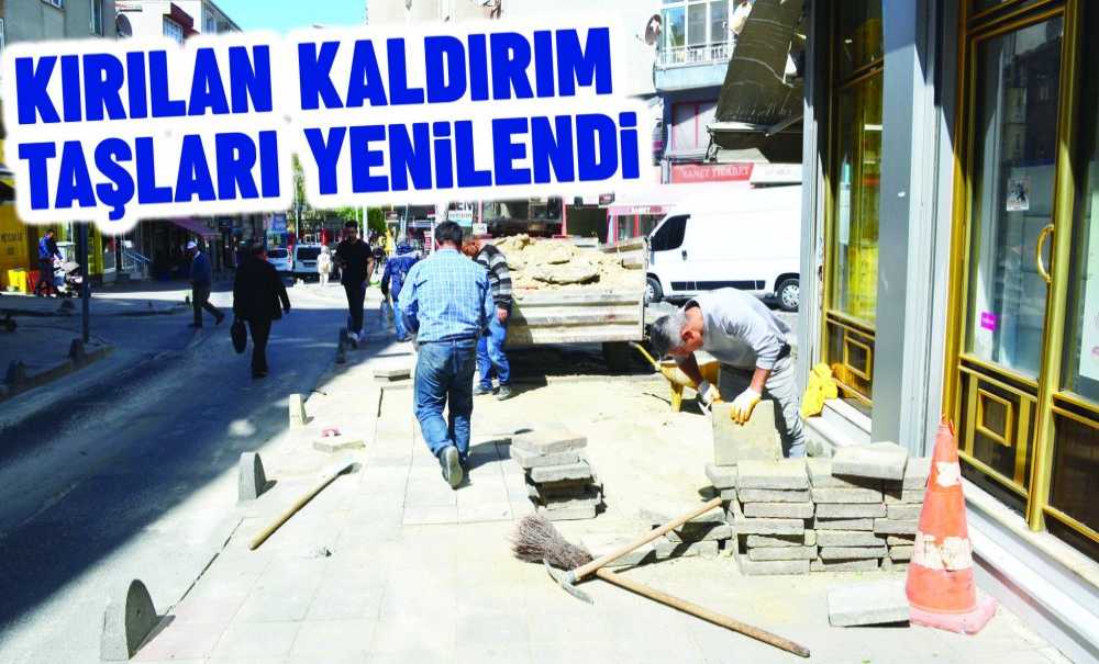 Kırılan Kaldırım Taşları Yenilendi