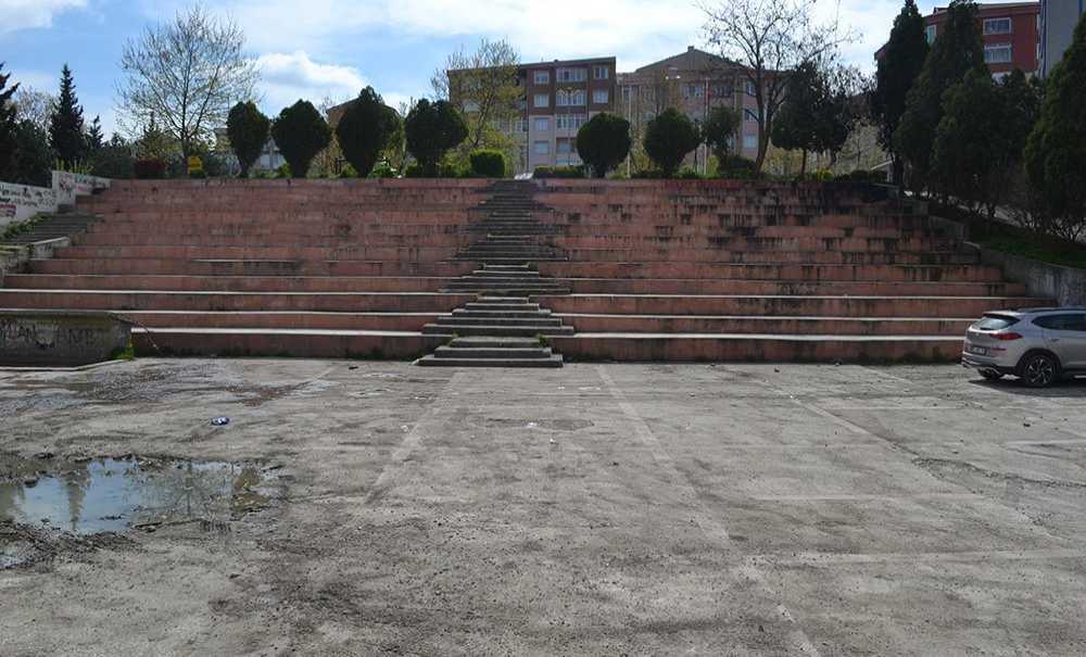 Amfi Tiyatro Yapılacağı Günü Bekliyor