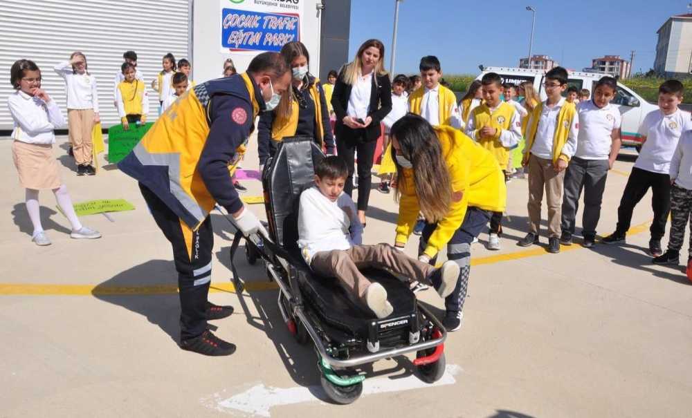 Trafik Ve İlk Yardım Haftası'nda Etkinlik Düzenlendi