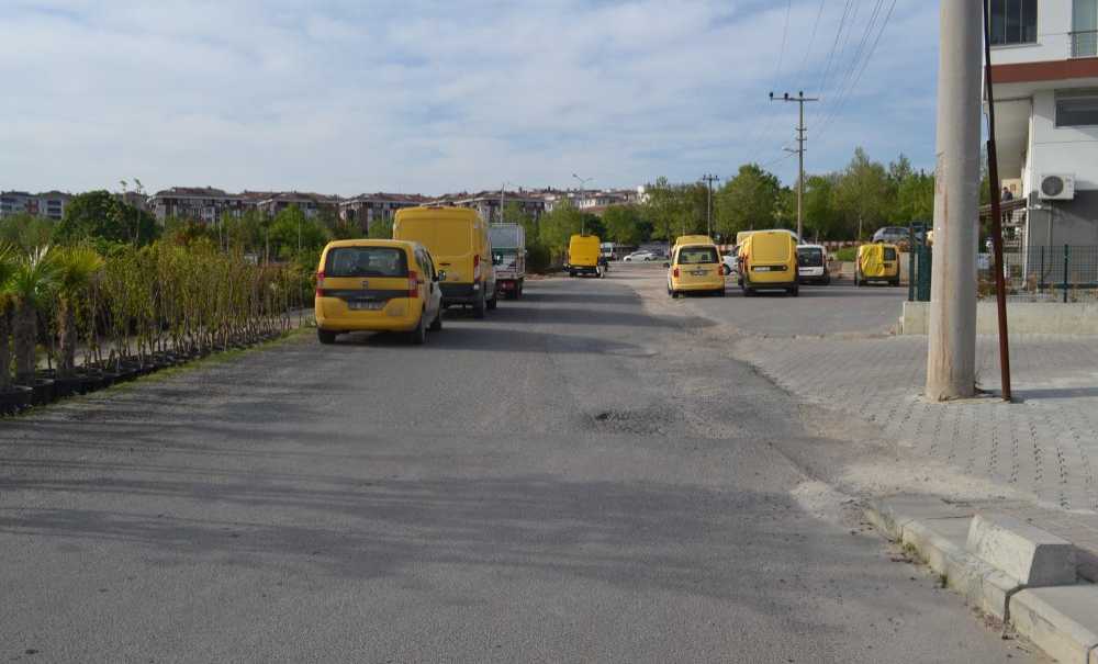 Çıkmaz Sokak Ptt'nin Otoparkı Oldu