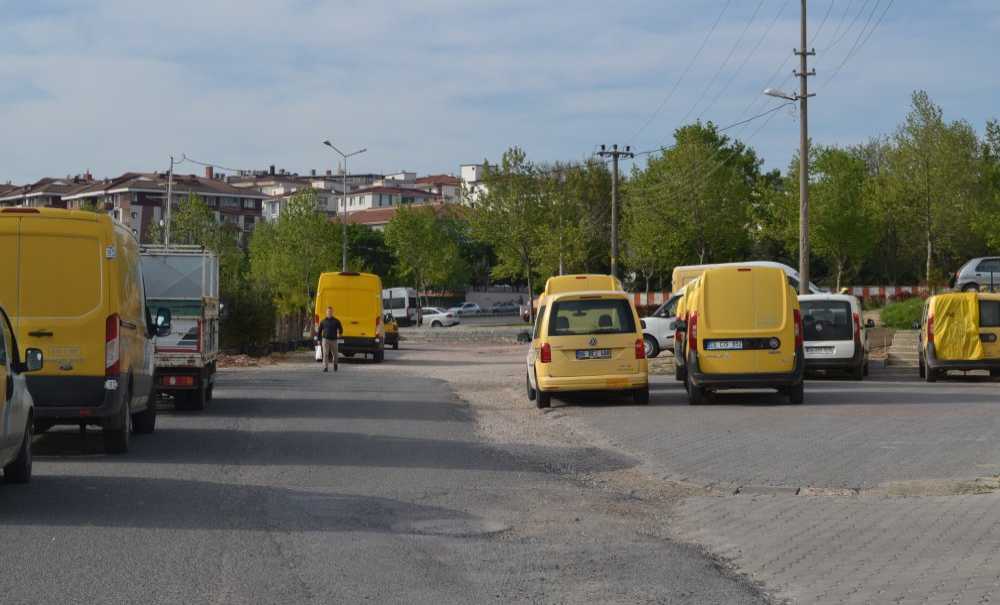 Çıkmaz Sokak Ptt'nin Otoparkı Oldu