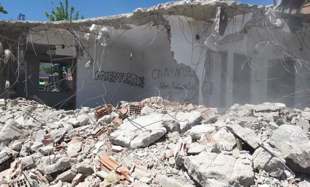 Ergene'de Metruk Binalar Yıkılıyor