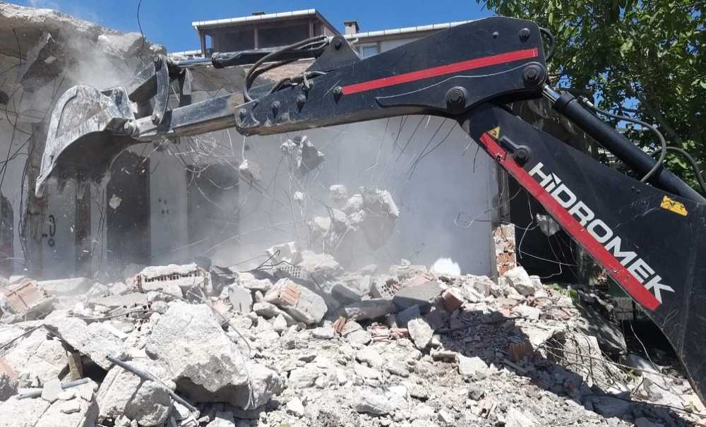 Ergene'de Metruk Binalar Yıkılıyor