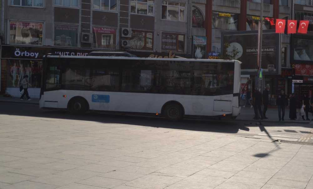 Belediye Otobüsü Yine Yolda Kaldı