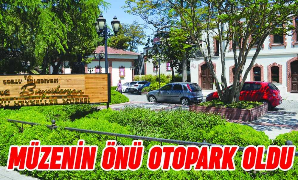 Müzenin Önü Otopark Oldu