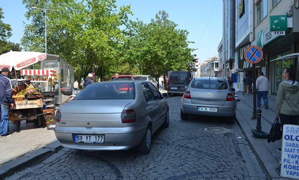 Park Eden Araç Nedeniyle Yol Trafiğe Kapandı